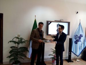 دیدار مسئولین هولدینگ پارس پندار نهاد با مدیرکل صدا و سیمای مرکز اصفهان در این دیدار هولدینگ پارس پندار نهاد با بهرام عبدالحسینی مدیر کل صدا و سیمای مرکز اصفهان، به گفتگو پرداختند و در ادامه از تلاشها و زحمات مدیر کل صدا و سیمای مرکز اصفهان در حوزه پوشش خبری تجلیل به عمل آوردند.